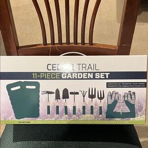 Cedar Trail 11 Piece Garden Set - Green